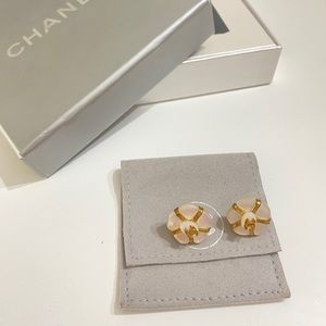 Vintage Chanel mother pearl earrings gold color
